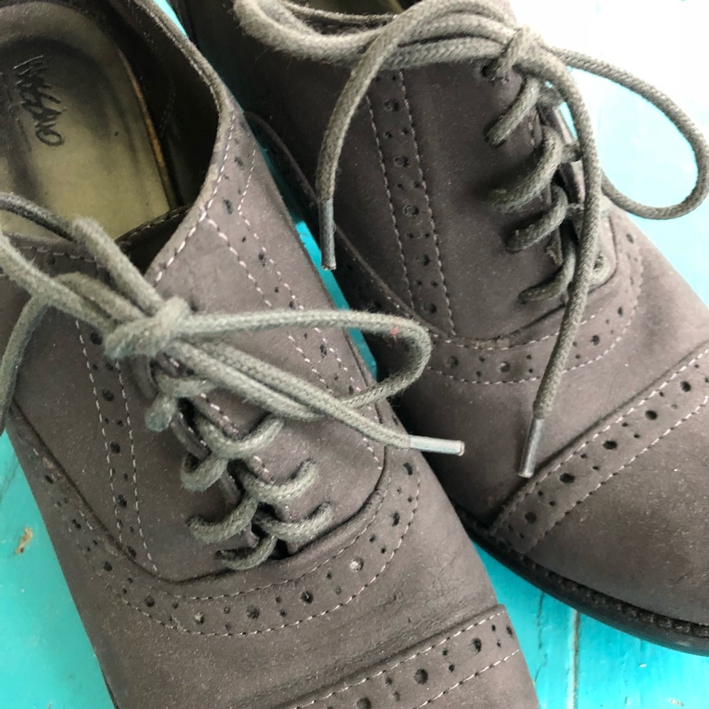 grey heels - Picture 3 of 4